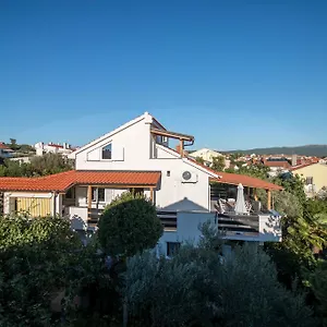 https://apartment-surfers-lodge.primorje-gorskikotar.com