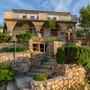 https://starigrad-apartment.hotelinzadar.com